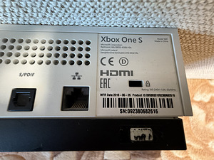 Xbox One S 1 TB (3 foto / 4)