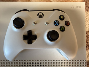 Xbox One S 1 TB (4 foto / 4)