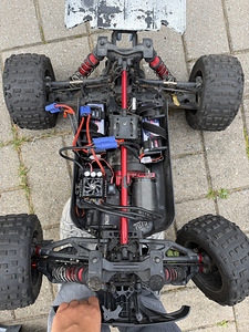 Arrma Outcast 8S (7 фото из 8)
