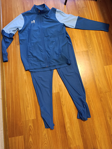 Spordidress UNDER ARMOUR (2 foto / 4)