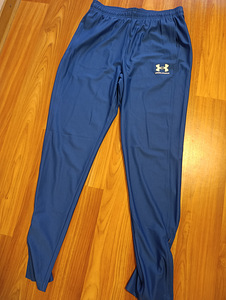 Spordidress UNDER ARMOUR (3 foto / 4)