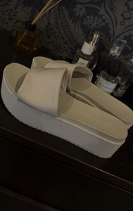 Шлепанцы Calvin Klein (3 фото из 4)