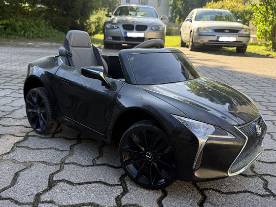 Детский электромобиль Lexus LC 500.