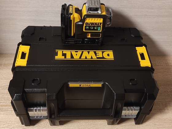 Dewalt ristlaser DCE089D1G nivelliir. Dewalt laser