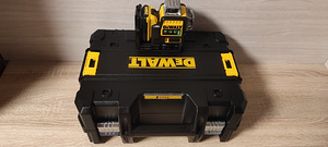 Dewalt ristlaser DCE089D1G lasernivelliir. ДеВолт лазер (1 фото из 5)