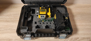 Dewalt ristlaser DCE089D1G lasernivelliir. ДеВолт лазер (4 фото из 5)