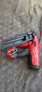Аккумуляторный гвоздезабивной пистолет Milwaukee M18 FFN-0C, (1 фото из 2)
