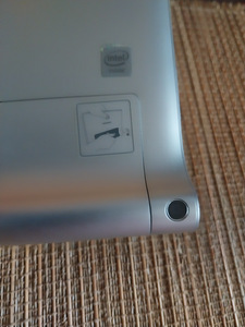 Lenovo Yoga Tablet 2-1050L (10.1", 4G/LTE) (3 foto / 6)
