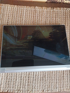 Lenovo Yoga Tablet 2-1050L (10.1", 4G/LTE) (6 foto / 6)