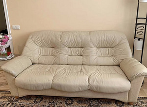 Leather sofa and two armchairs (1 foto / 2)