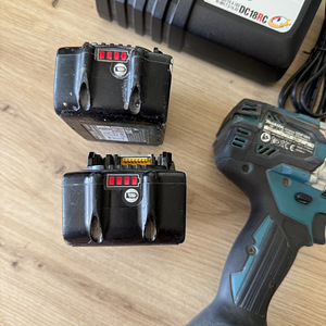 Makita akutrell DDF484 (4 foto / 4)