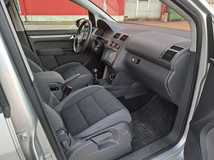 Volkswagen Touran 77 кВт 2012 г. (5 фото из 6)