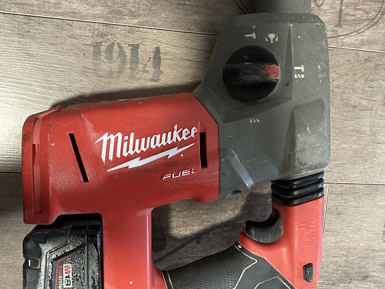 Аккумуляторный перфоратор Milwaukee 18v