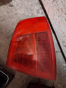 Задние фонари Audi A8 D3 (4 фото из 4)