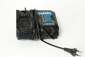 Akulaadija Makita DC10SA 10.8-12V (2 foto / 2)