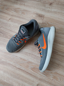 Nike spordijalatsid meestele, nr 45 (2 foto / 3)