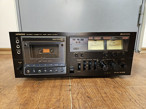 Hitachi D-900 Stereo Cassette Tape Deck (1 foto / 5)
