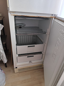Холодильник Electrolux TR 1230G – холодильная камера работает / морозилка тре (2 фото из 3)