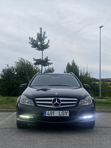 Mercedes-Benz C220 (1 foto / 14)