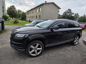 AUDI Q7 (2 фото из 6)