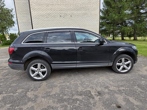 AUDI Q7 (3 фото из 6)