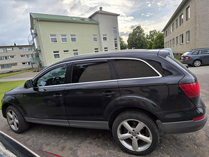 AUDI Q7 (5 фото из 6)