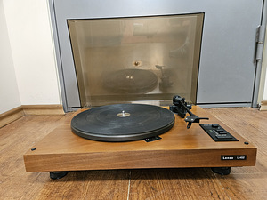 Lenco L452 Belt Drive Turntable (3 foto / 5)