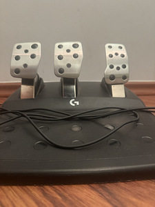 Logitech g923 (2 фото из 3)