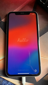 iPhone XR белый (1 фото из 6)