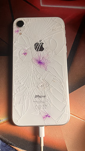 iPhone XR белый (2 фото из 6)