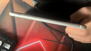 iPhone XR белый (4 фото из 6)