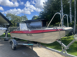 Моторная лодка BUSTER RS Yamaha (2 фото из 9)