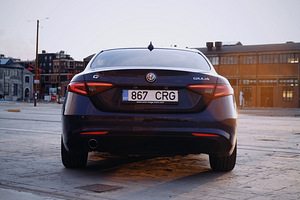 Alfa Romeo Giulia (2 фото из 7)