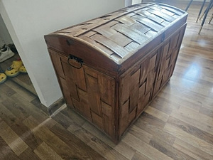 Деревянный сундук (2 фото из 2)
