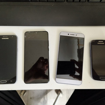 4 telefoni varuosadeks