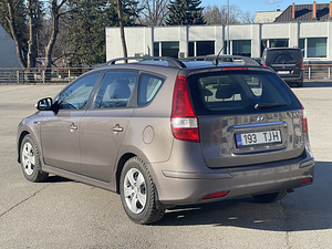 Hyundai i30sw 2011 1.6d 85kw (2 foto / 13)