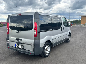 Opel Vivaro (4 фото из 6)