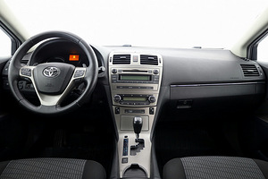 Toyota Avensis Summum ATM 2.0 112kW (5 foto / 7)