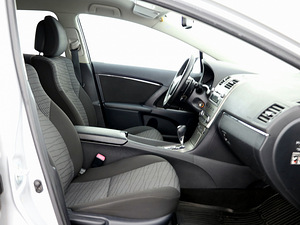 Toyota Avensis Summum ATM 2.0 112kW (6 foto / 7)