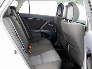Toyota Avensis Summum ATM 2.0 112kW (7 foto / 7)