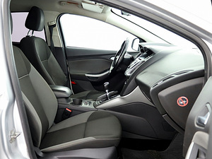 Ford Focus Comfort 1.6 TDCi 70kW (6 foto / 7)