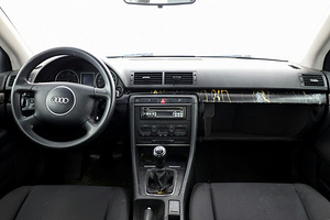 Audi A4 Comfortline 1.9 TDI 96kW (5 foto / 7)