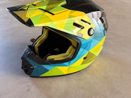 Müüa noorte motokrossikiiver