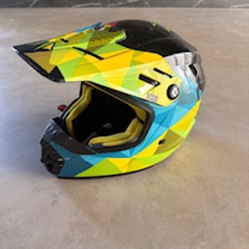 Müüa noorte motokrossikiiver