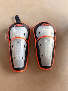 Продаются детские наколенники KTM (1 фото из 2)