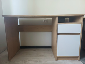 Стол (1 фото из 4)