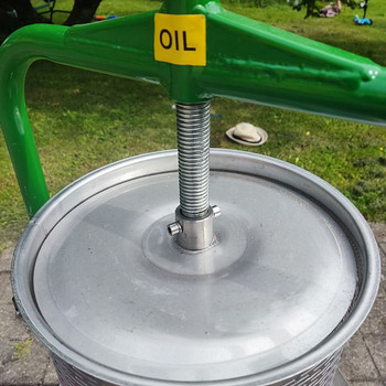 Puuvilja purustaja ja mahlapress