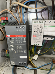 Mootori juhtimiskapp ABB PSR45-600-11 (2 foto / 5)