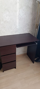 Письменный стол (2 фото из 3)