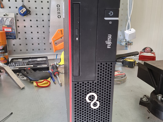 Компьютер Fujitsu Esprimo D556/E85+
